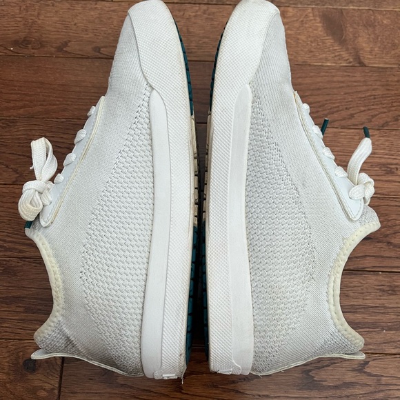 White womens Vessi Weekend sneakers size 5 - Picture 3 of 6